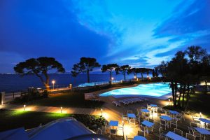 Vista dell'Hotel Corte Valier dopo il tramonto